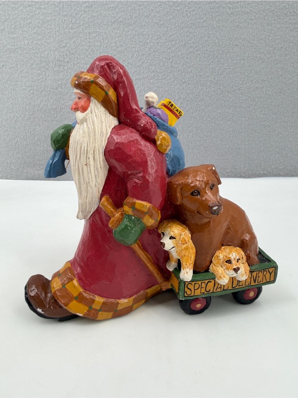 House of Hatten 1998 Susan Smith Santa Puppies Figurine Primitive Carved Rustic